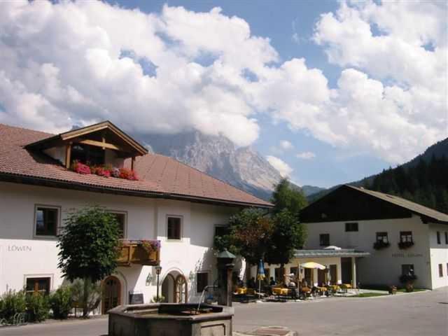 Hotel Zum Goldenen Loewen 비버위어 외부 사진